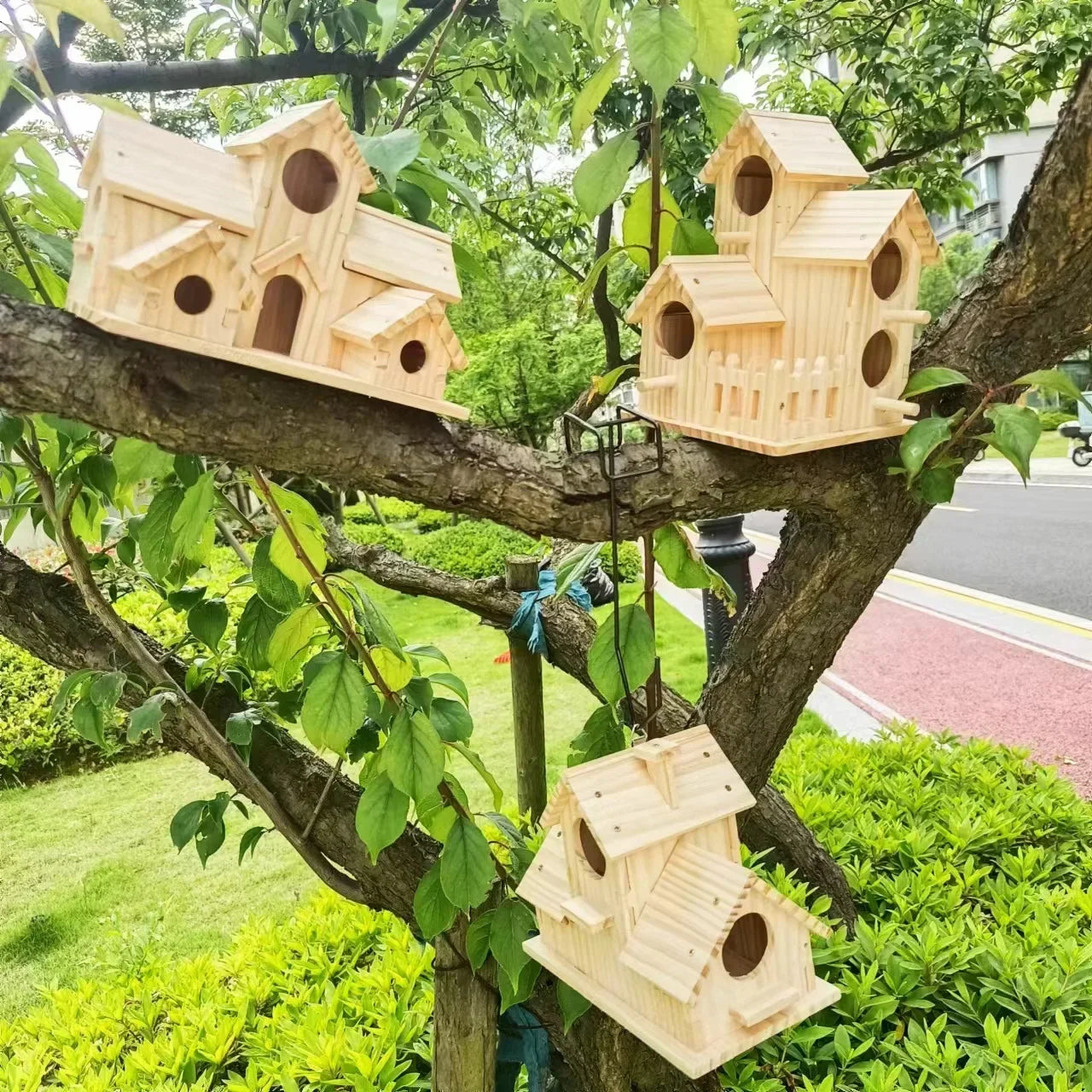 Wooden Bird Nest Outdoor Parrot House Weatherproof Bird Feeder Countryside Designed Garden Ornament