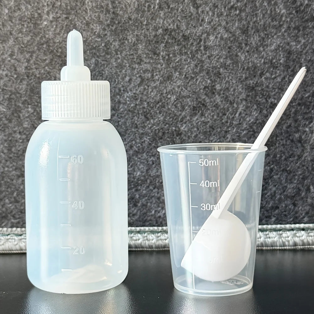 Small pet care set, with a variety of tools and clear scales; Multiple spare silicone heads are bite-resistant and durable.